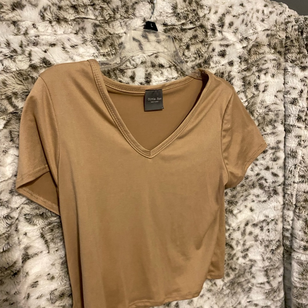 brown v neck cropped tee